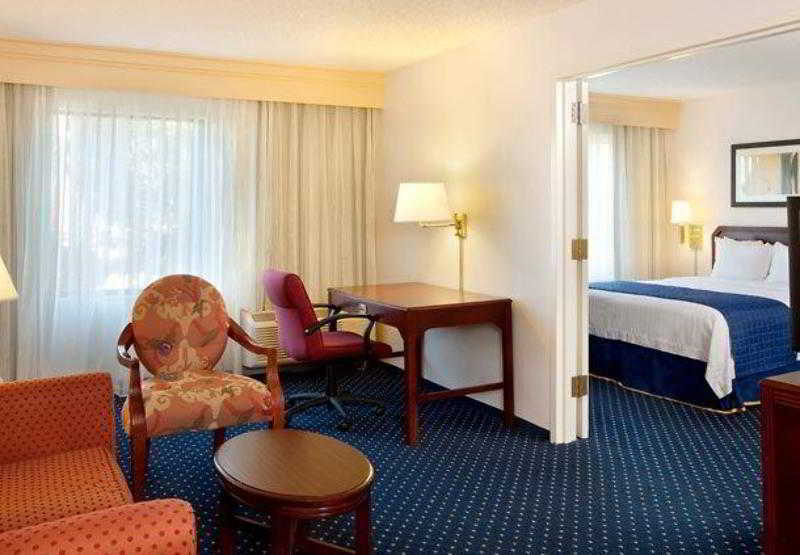 Hotel Courtyard By Marriott Houston Hobby Airport Habitación foto